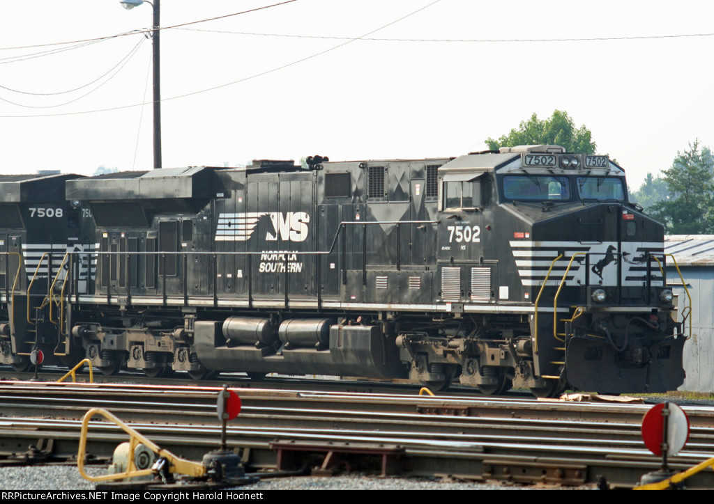 NS 7502